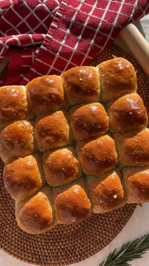 Buttery Rosemary Buns