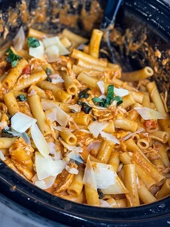 Slow Cooker Chicken and Pasta