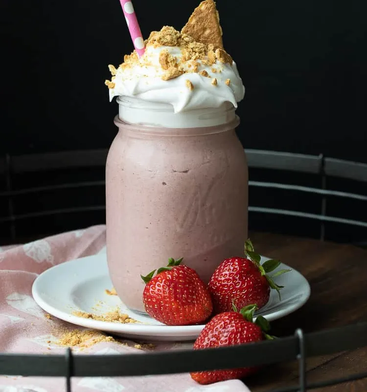 Healthy Strawberry Cheesecake Smoothie