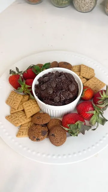 HEALTHY BROWNIE BATTER DIP