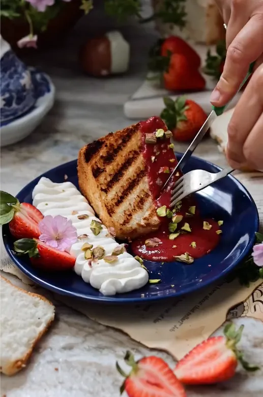 Angel Food Cake with Fraise Balsamique Sauce