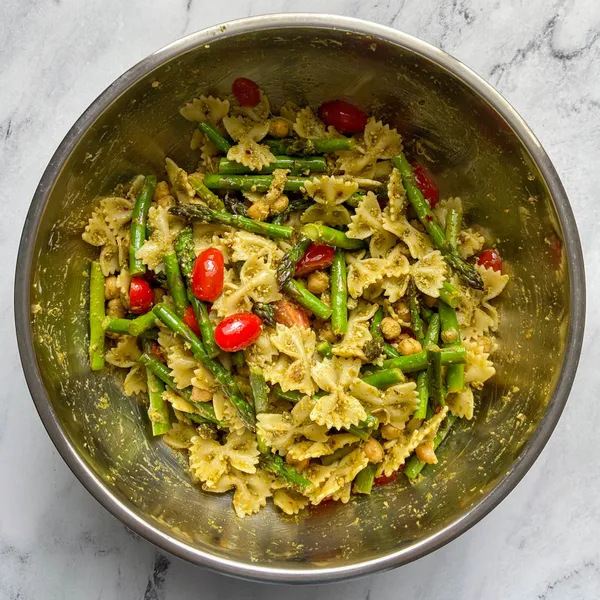 Veggie Pesto Pasta With Chickpeas (No-Reheat)