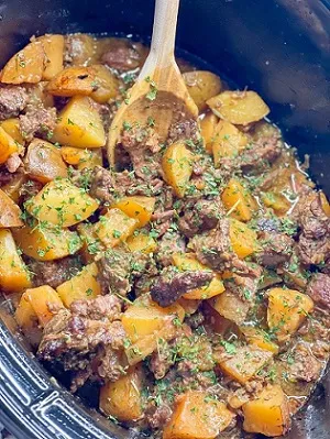 Recipe 'Slow Cooker Buttery Beef and Potatoes'